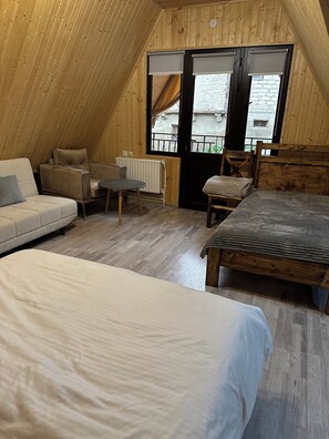 Triple Room, Balcony, Courtyard View | Free WiFi - Dom Adonis (Dilijan)