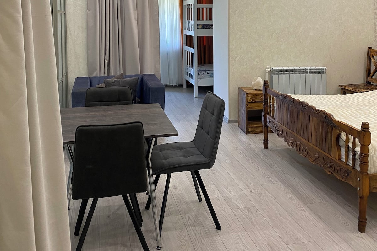 Family Apartment, Mountain View