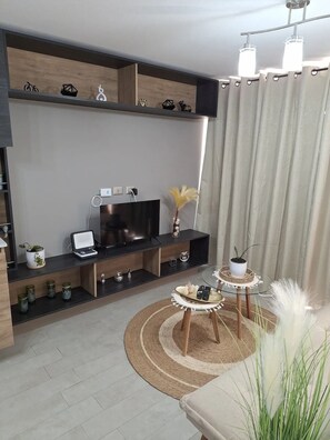 Comfort Apartment | Living area - Alojamiento en San Diego 376 (Santiago)