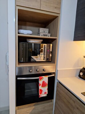 Fridge, microwave, oven, cookware/dishes/utensils