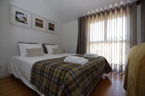 2 slaapkamers, een strijkplank/strijkijzer, reisbedje, gratis wifi