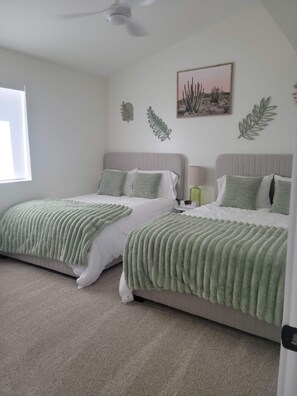 2 chambres, fer et planche à repasser, Wi-Fi, draps fournis