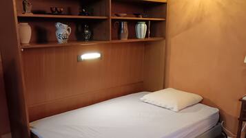 1 bedroom, desk, iron/ironing board, WiFi