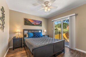 2 chambres, bureau, fer et planche à repasser, lit parapluie