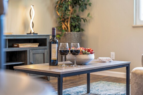 Mountain Views, Modern Comfort: Your Cozy Getaway in Colorado Springs