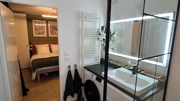 1 quarto, ferros/tĂĄbuas de passar roupa, Wi-Fi, roupa de cama