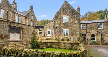Relax at Little Hawkcliffe