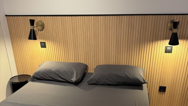 Unclassified image, 1 of 6, button - Plaza de el Rey (Madrid)