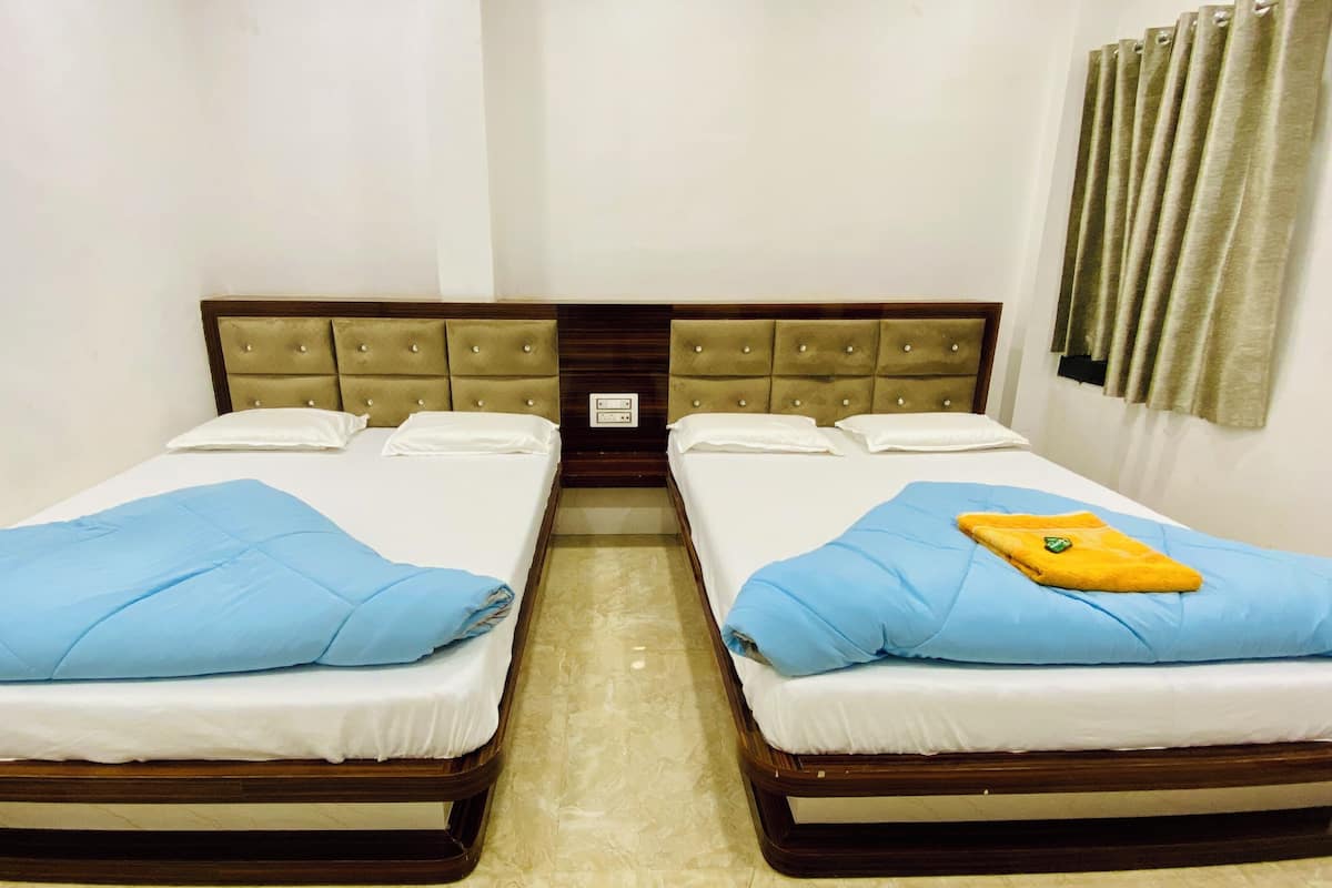 Economy Quadruple Room | Free WiFi, bed sheets
