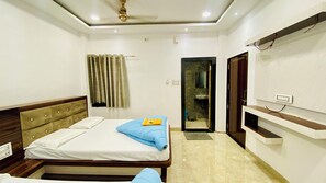 Economy Quadruple Room | Free WiFi, bed sheets