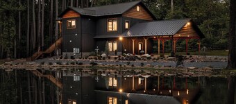River Pines Retreat! Cozy 4-bedroom cabin on the Shenandoah River.
