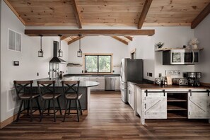 Micro-ondes, four, plaque de cuisson, lave-vaisselle