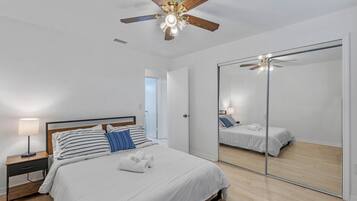 4 habitaciones, tabla de planchar con plancha, wifi y ropa de cama