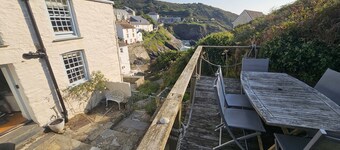 Cove Cottage - sleeps 6 guests  in 3 bedrooms