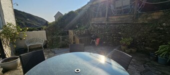 Cove Cottage - sleeps 6 guests in 3 bedrooms