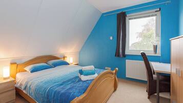 1 slaapkamer, een strijkplank/strijkijzer, gratis wifi, beddengoed