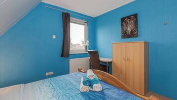 1 slaapkamer, een strijkplank/strijkijzer, gratis wifi, beddengoed