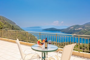 Outdoor dining - Villa Inna - Three Bedroom Villa, Sleeps 6 (Lefkada)