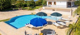 Villetta Bianca - Three Bedroom Villa, Sleeps 8