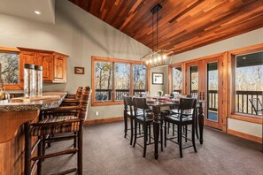 Dining - Steps to skiing, 3 King beds+den (Park City)
