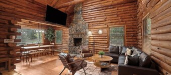 Beautiful Log House in Cranberry