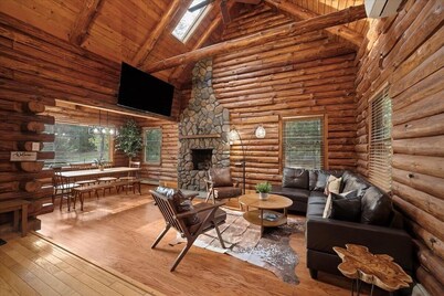 Beautiful Log House in Cranberry