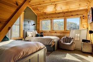 3 bedrooms, free WiFi, bed sheets - Stunning View | Game Room Fun | Hot Tub & Fire Pit (Sevierville)
