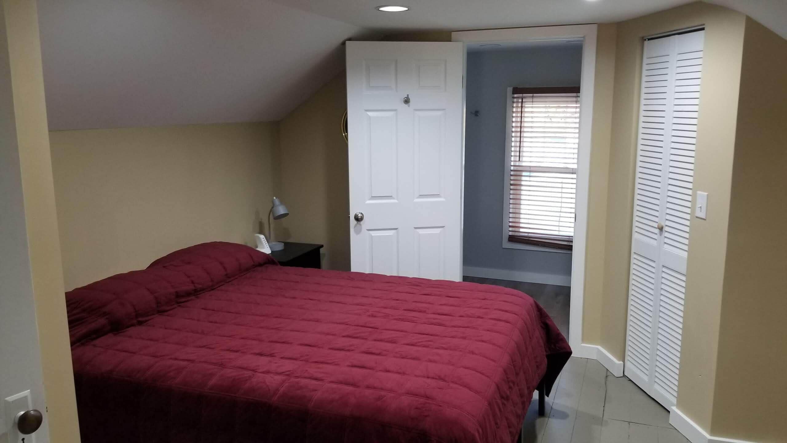 4 habitaciones, tabla de planchar con plancha, wifi y ropa de cama 