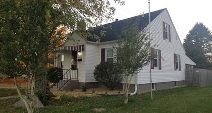 Spacious 4-bedroom 2 Bath in central Wilmington.
with Hot Tub.