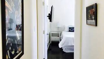 1 chambre, fer et planche Ă repasser, Wi-Fi gratuit, draps fournis