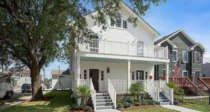 Studio in Uptown New Orleans; private entrance, parking, pets ok.