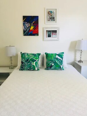 1 habitación, tabla de planchar con plancha, wifi gratis y ropa de cama