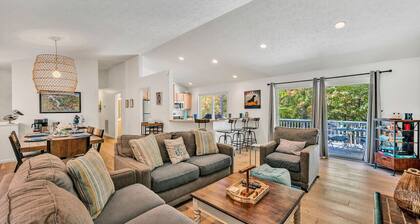 Brown Dog`s Bluff - dog friendly - Incredible game room, private dock, coffee bar...What a vacation spot!