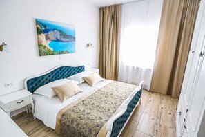 3 bedrooms, iron/ironing board, Internet, bed sheets - Secluded Holiday Home with Pool and Hot Tub - Three Bedroom Holiday Home (Lecevica)