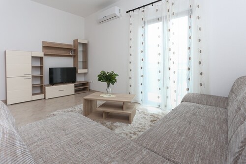 Sunny Elegant Apartments in Trogir - Standard Three Bedroom Apartment with Balcony