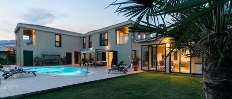 Et oppvarmet basseng