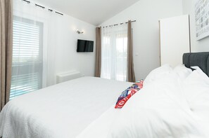 5 habitaciones, tabla de planchar con plancha, wifi y ropa de cama