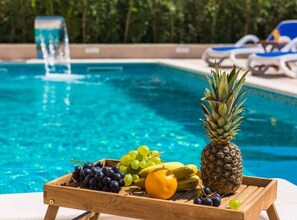 A heated pool - Kastel Luksic Scenic Villa with Pool - Fiver Bedroom Villa (Kastel Luksic)