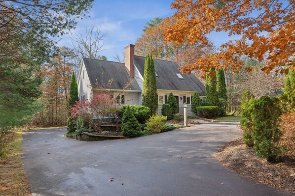 Exterior - Walk to Dock Square! Firepit, Ping Pong, & Games! (Kennebunk)