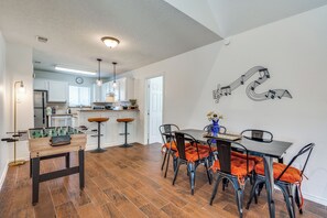 Dining - Modern & Spacious 3BD/2BA Luxury in Central Frisco (Frisco)