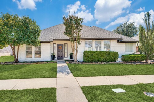 Modern & Spacious 3BD/2BA Luxury in Central Frisco