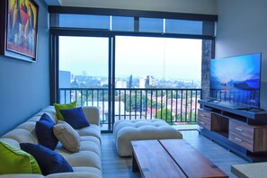 TV - Beautiful-Cozy-Upscale Apartment in San Salvador (San Salvador)