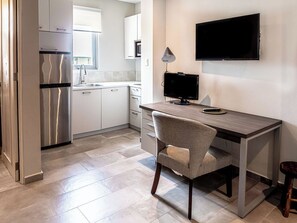 Fridge, microwave, stovetop, coffee/tea maker - Old San Juan Guesthouse.Free Parking, Rooftop & Generator – Casa Terra Porto #1 (San Juan)