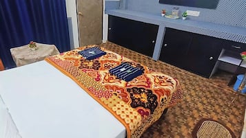 Phòng đôi hoặc 2 giường đơn Deluxe | Két bảo mật tại phòng, bàn, phòng cách âm