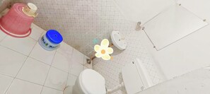 Shower, rainfall showerhead, towels, soap - Hotel City Palace  (Chhatarpur)
