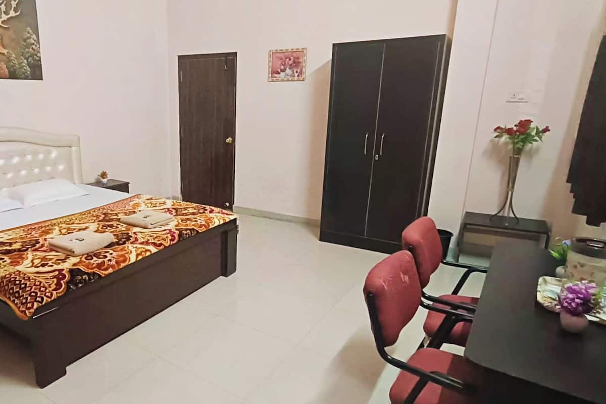 Habitación de lujo | Caja de seguridad en la habitación, escritorio, insonorización y cunas
