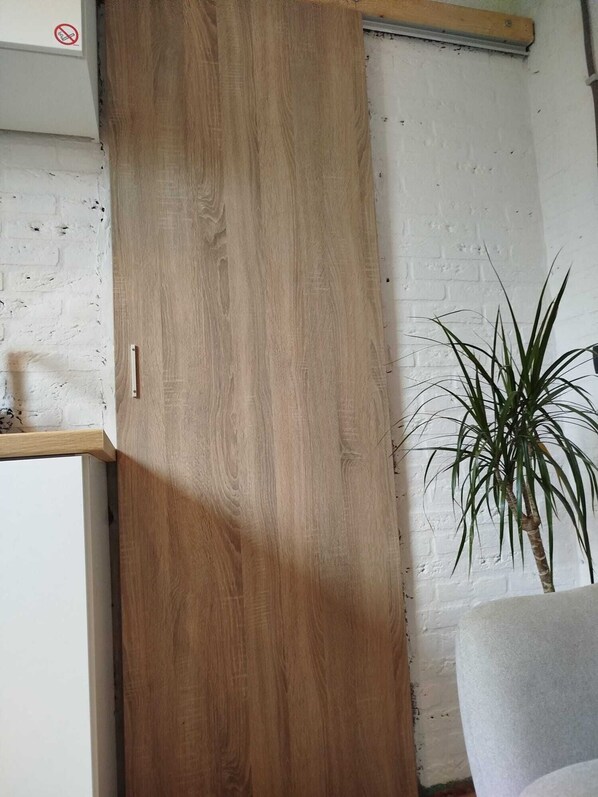 Interior - Private room with en-suite bathroom, separate entrance, cozy and comfortable. (Hengelo)