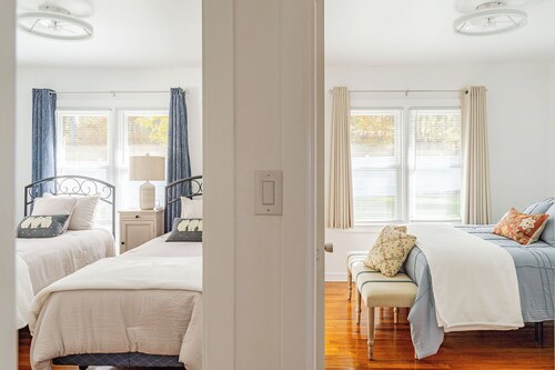 The Meyer: spacious family home with hot tub minutes to downtown New Paltz