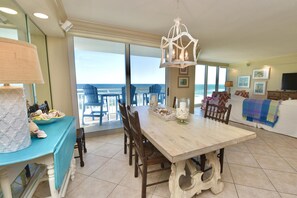 Dining - Sit a while and enjoy the breathtaking views of the Gulf of Mexico!! (Pensacola)