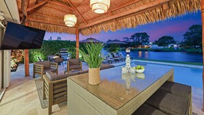 Terrace/patio - 702A | Waterfront | Sleeps 8 | Heated Pool |Tiki Hut |Fire Pit |by DelrayNightly (Delray Beach)